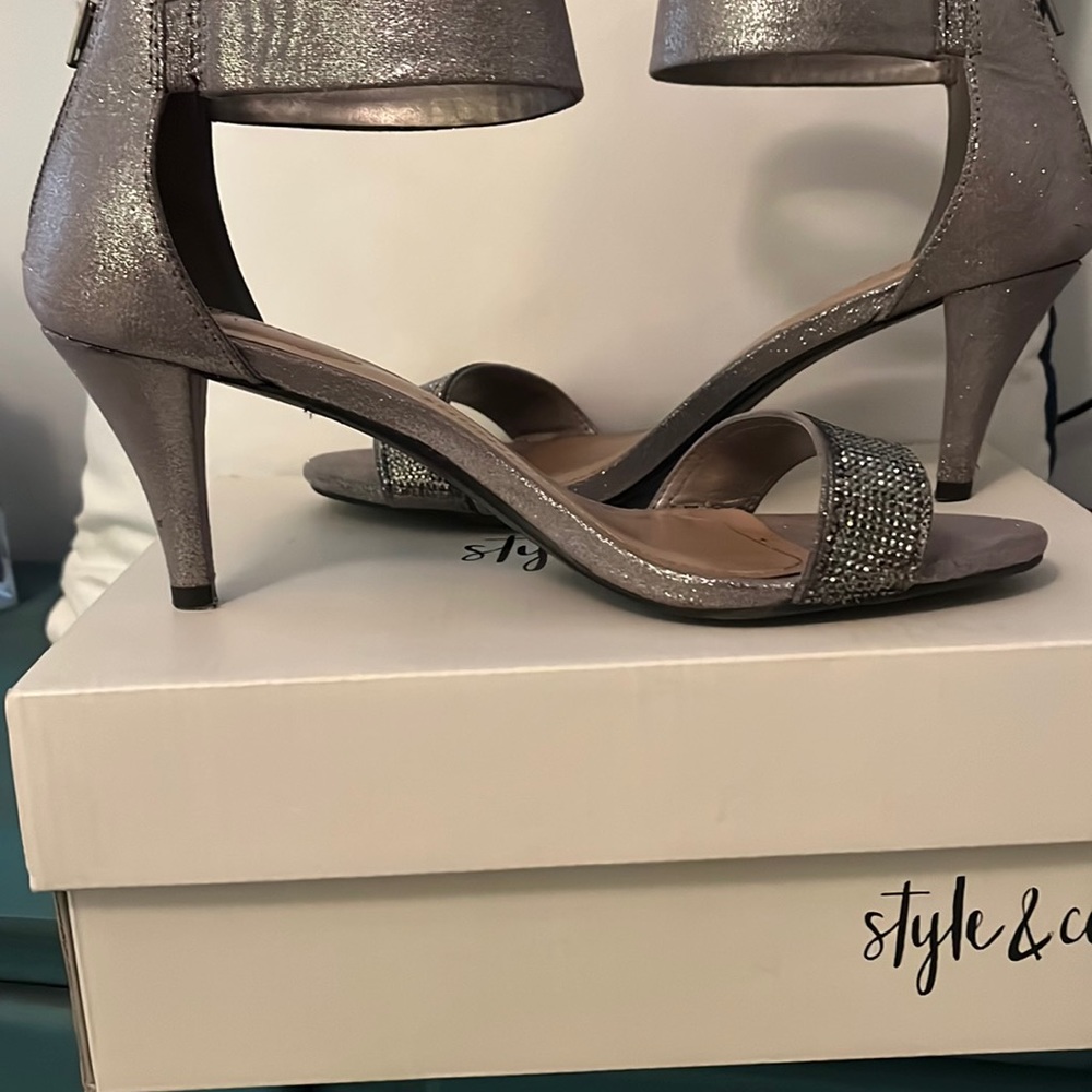 Style & co dressy~classy silver,pewter heels EUC